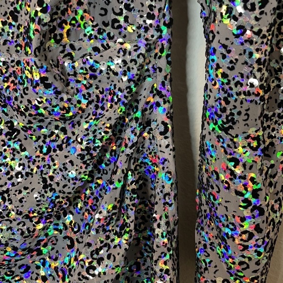 NWT Sandra Mansour
Sequined Velvet Leopard Mini - Picture 14 of 17